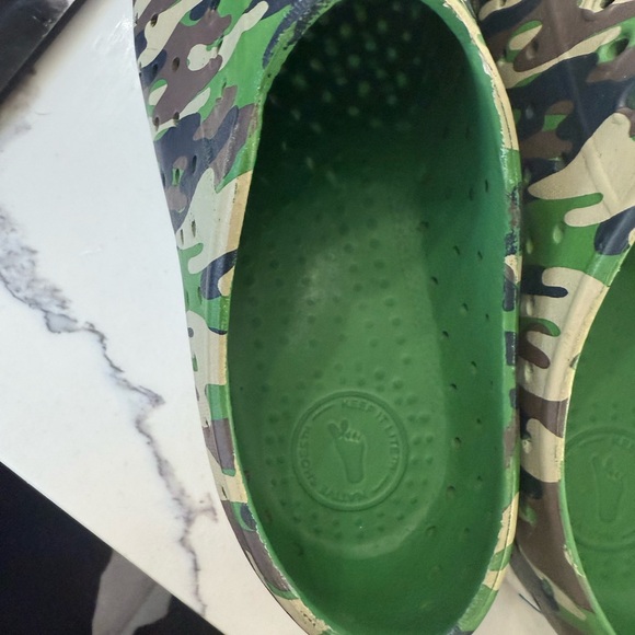 NATIVE Green Cream Camo Print Jefferson Slip On Water Shoes Size 3 Big Kid - Picture 4 of 6